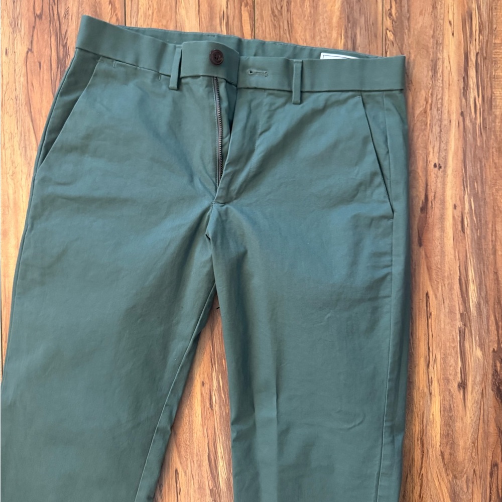 GAP Men's Olive Chinos